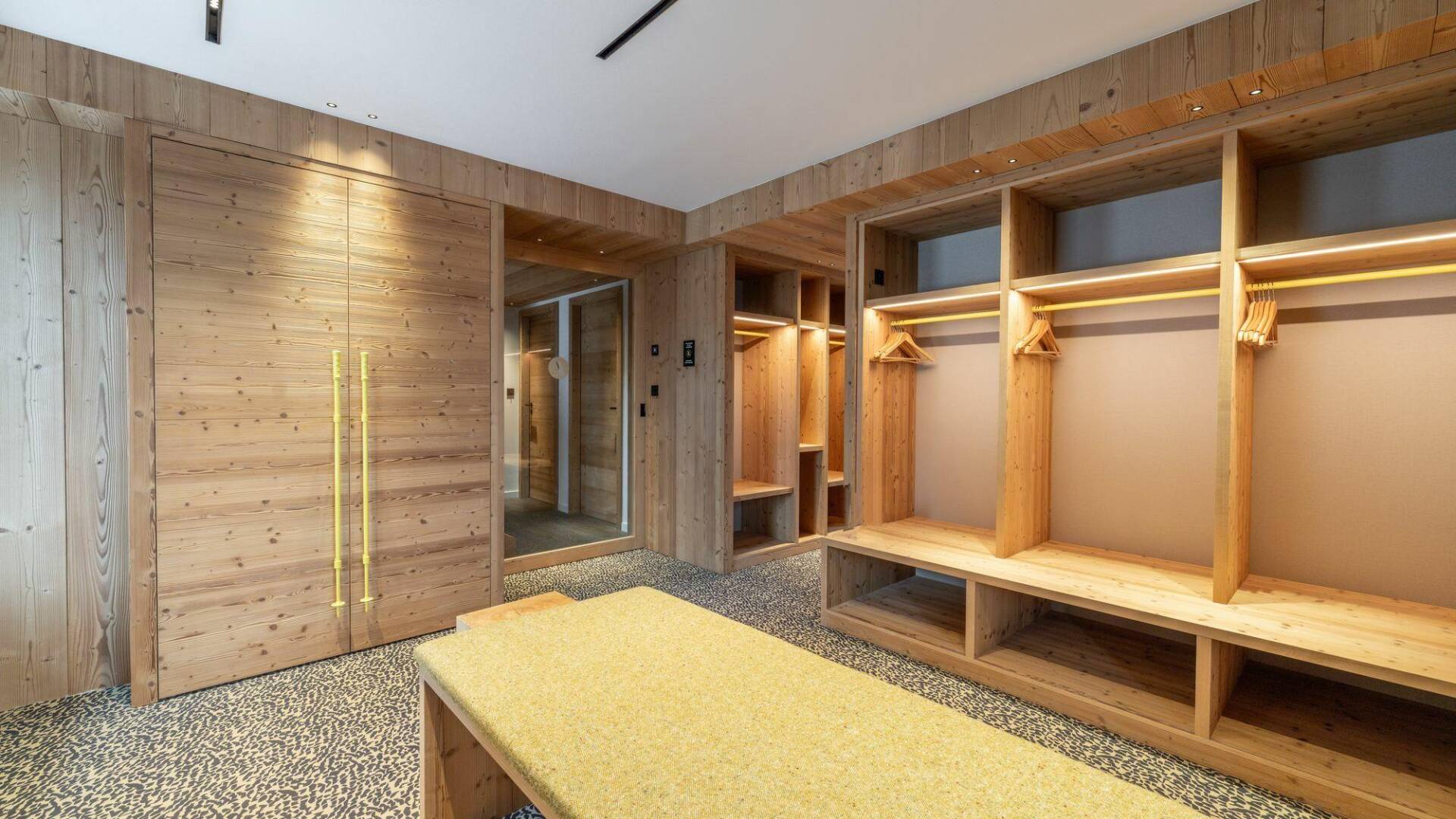 ski room