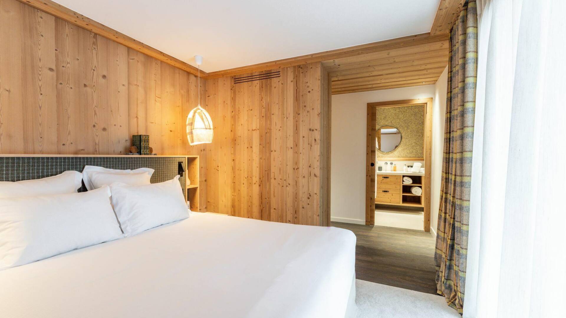 double bedroom with en suite bathroom