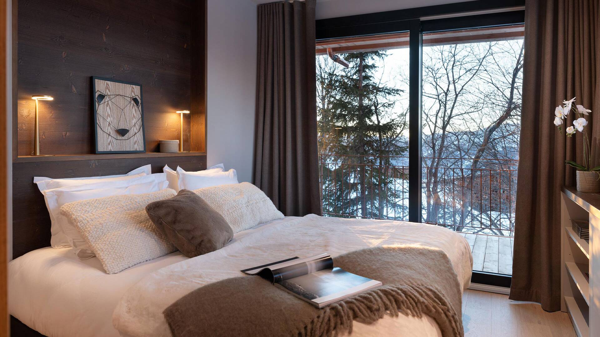 cosy double bedroom with direct access to outdoor