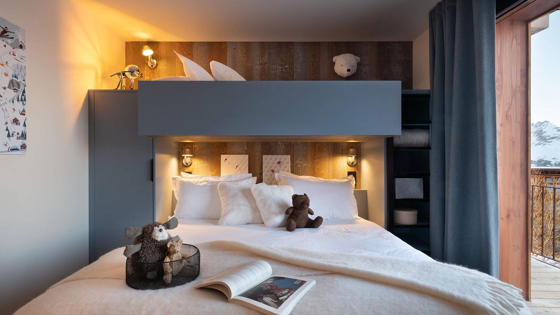 double bedroom and single bed suitable for children