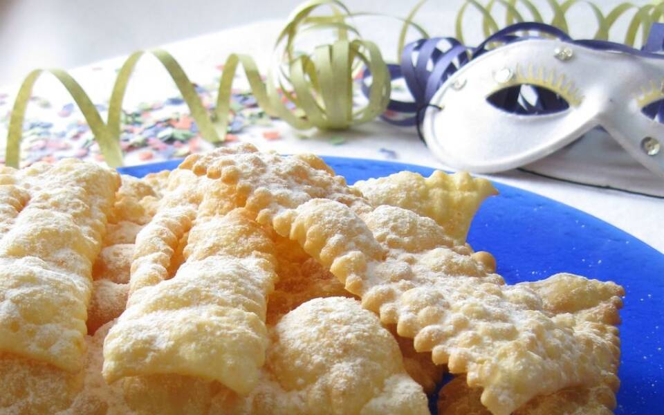 Bugie: Italian Carnival sweet pastry fritters