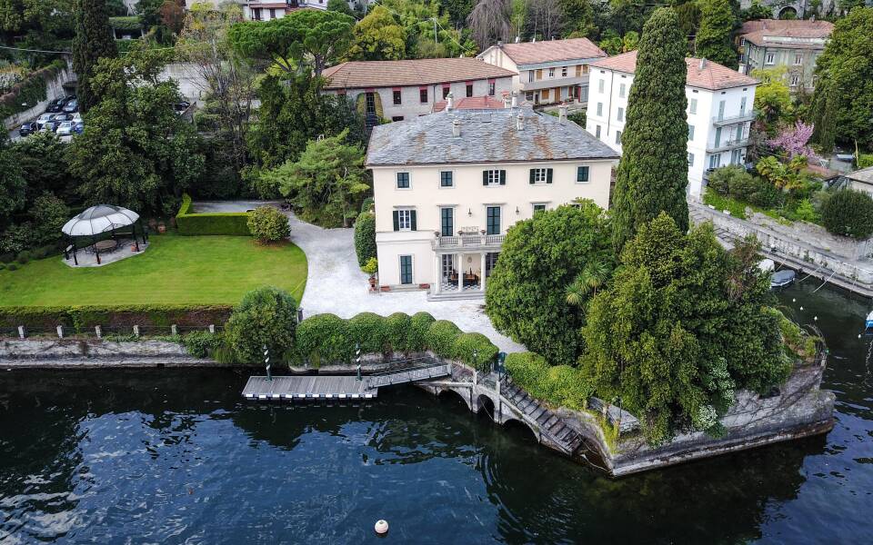 Celebrities in love with their luxury villas in Italy