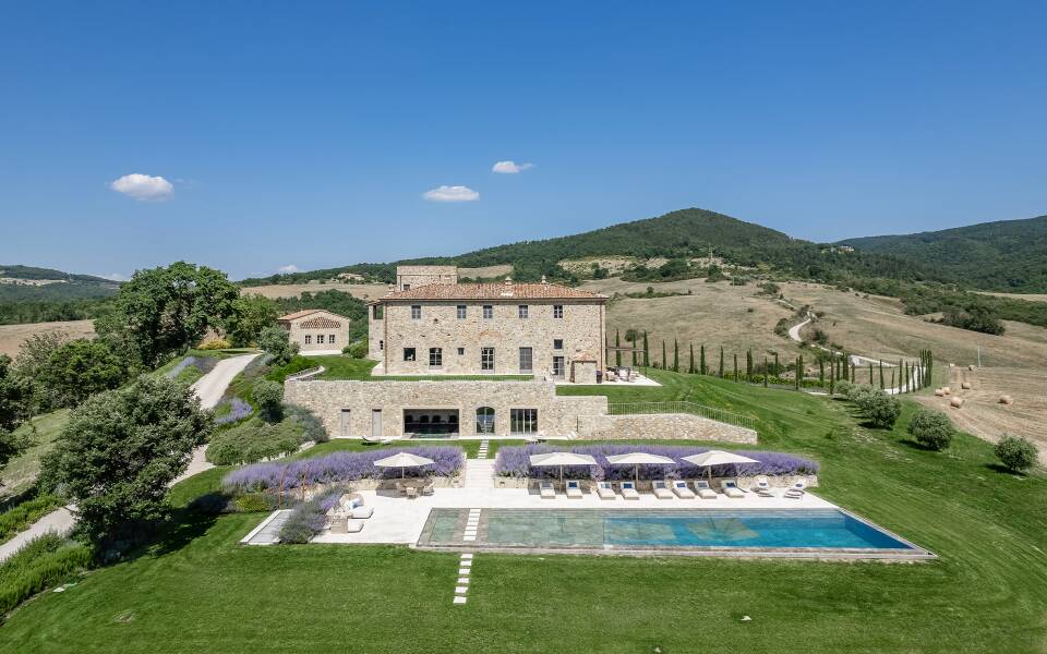 5 things to consider when booking a luxury villa in Italy