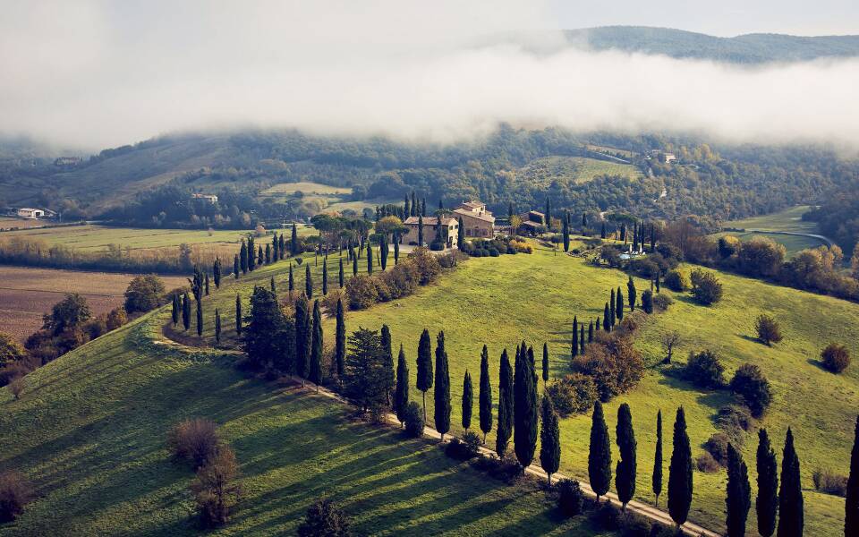 Discover Castello di Reschio and exclusive villas for rent in Umbria
