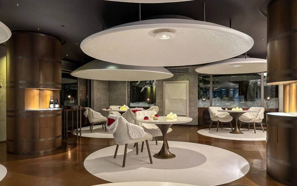 What restaurants in the French Alps have 3 Michelin stars?