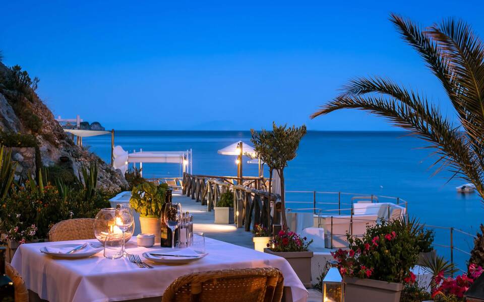 Where do celebrities eat on the Amalfi Coast?