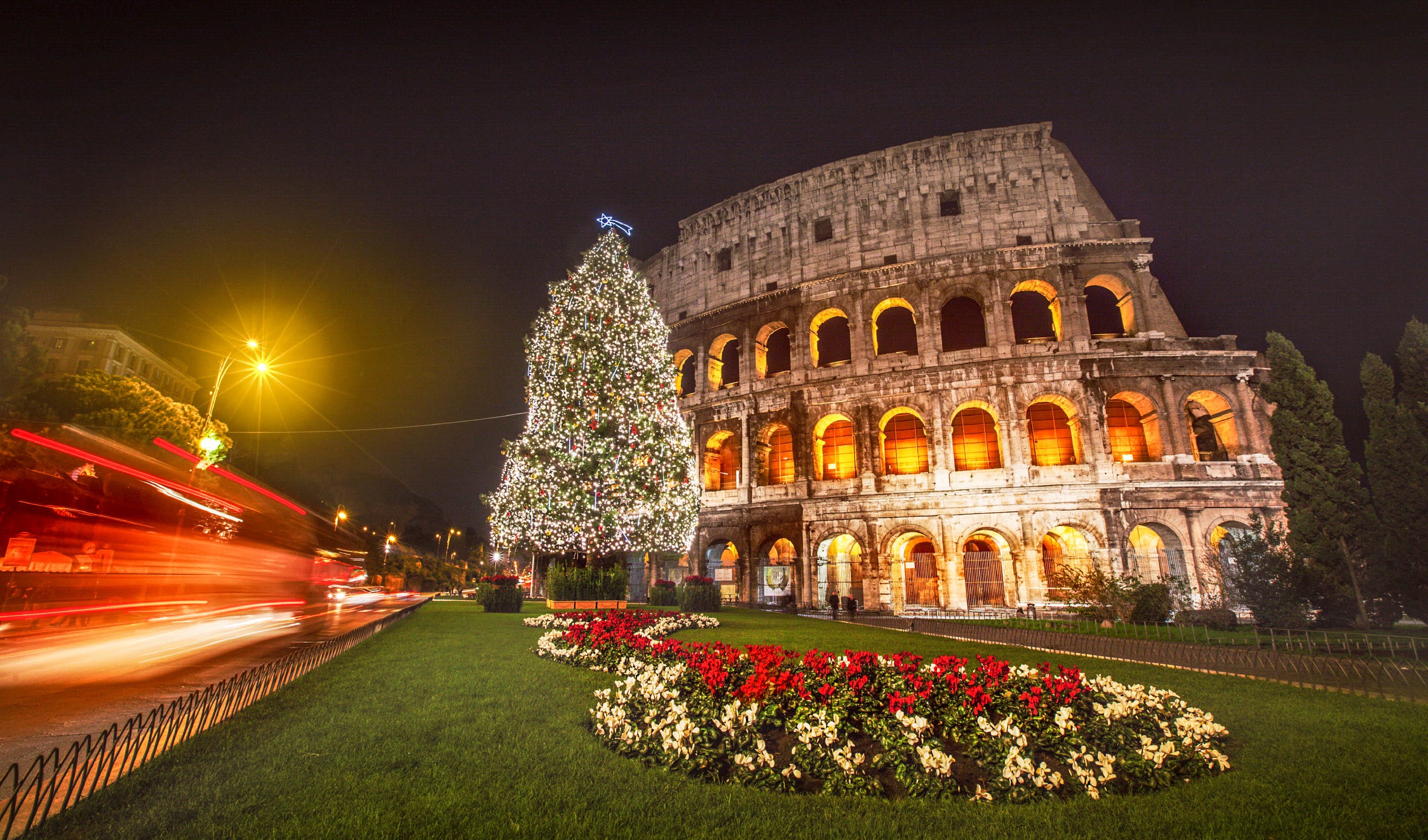 Explore christmas decorations in rome The city's festive charm
